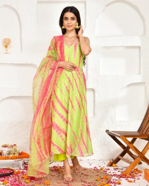 Green and pink Chanderi shibori print kurta set with V-neck noodle straps, lace border detailing, solid green cotton pants, and matching shibori print georgette dupatta with lace accents in Golden Muslin by Priyanka Rathore